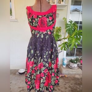 Chic Floral Midi Dress in Black and Red